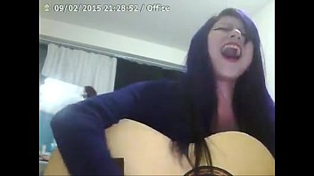 Mulher cantando