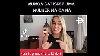 Novinha r***** com peito tatuado com rosas