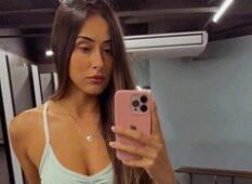 Deniziane Ferreira do BBB24 acidentalmente exibe seus belas teta