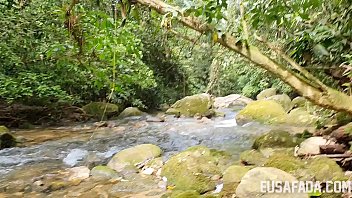 Novinha safada batendo punheta pro ex na cachoeira