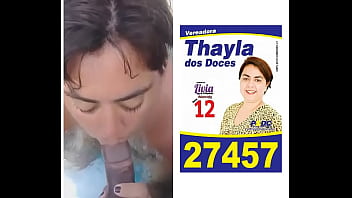 Travesti dando pra dois