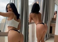 A modelo Aline Mineiro exibindo seu corpo sem roupa, mostrando seus peitão e sua bunda