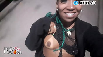 NOVINHA VIRGEM MOSTRANDO SUA BUCETINHA NA CAM