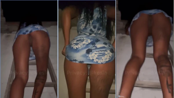 Flagra de Kesia Lins, jovem mulher, sem calcinha ao subir as escadas